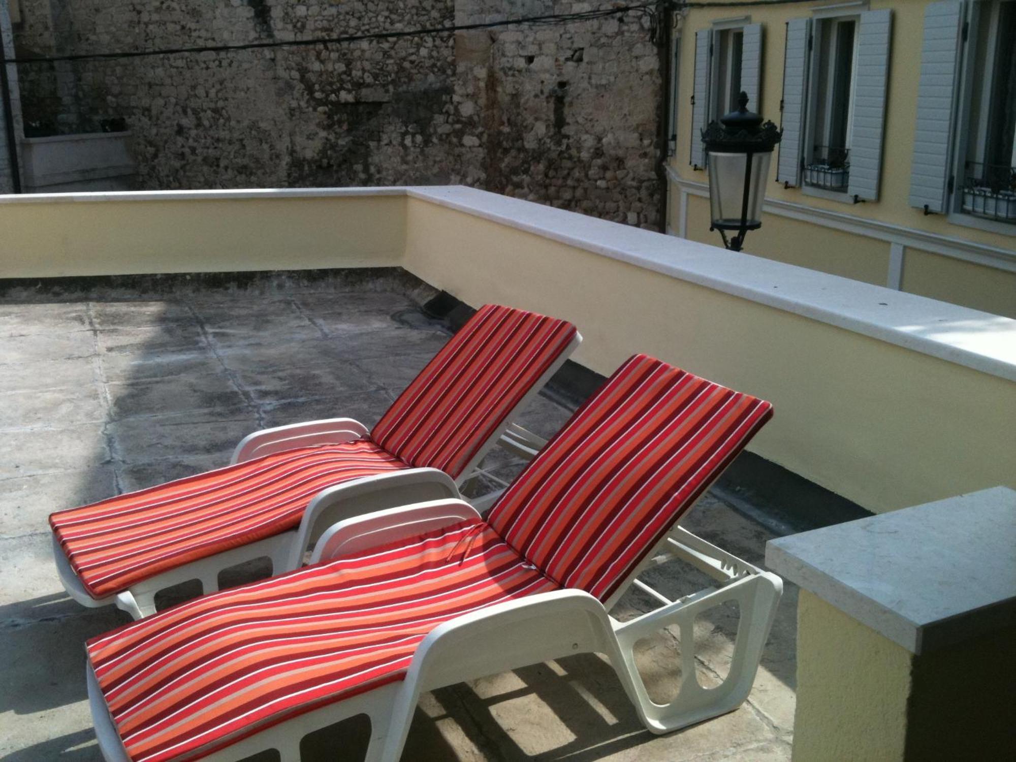 Apartment Artistic Split