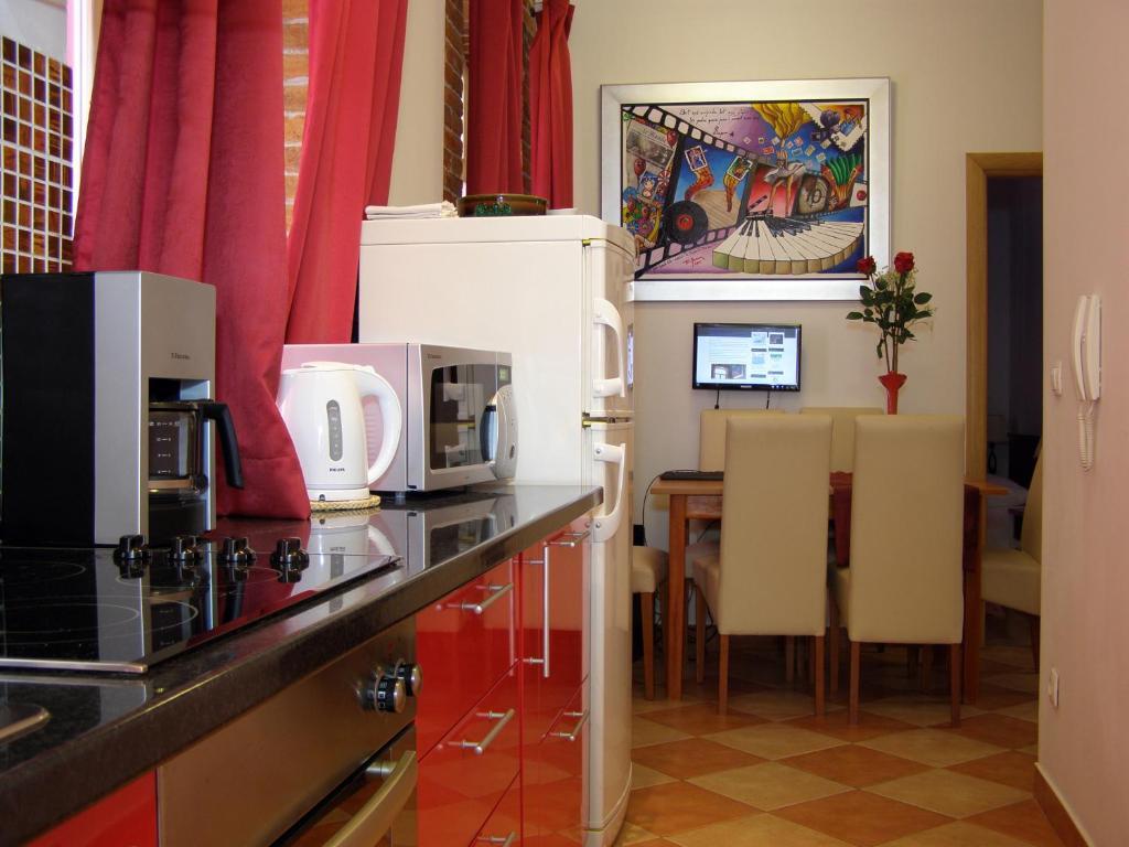 Artistic Apartment Split