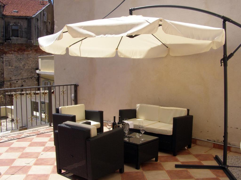 Artistic Apartment Split