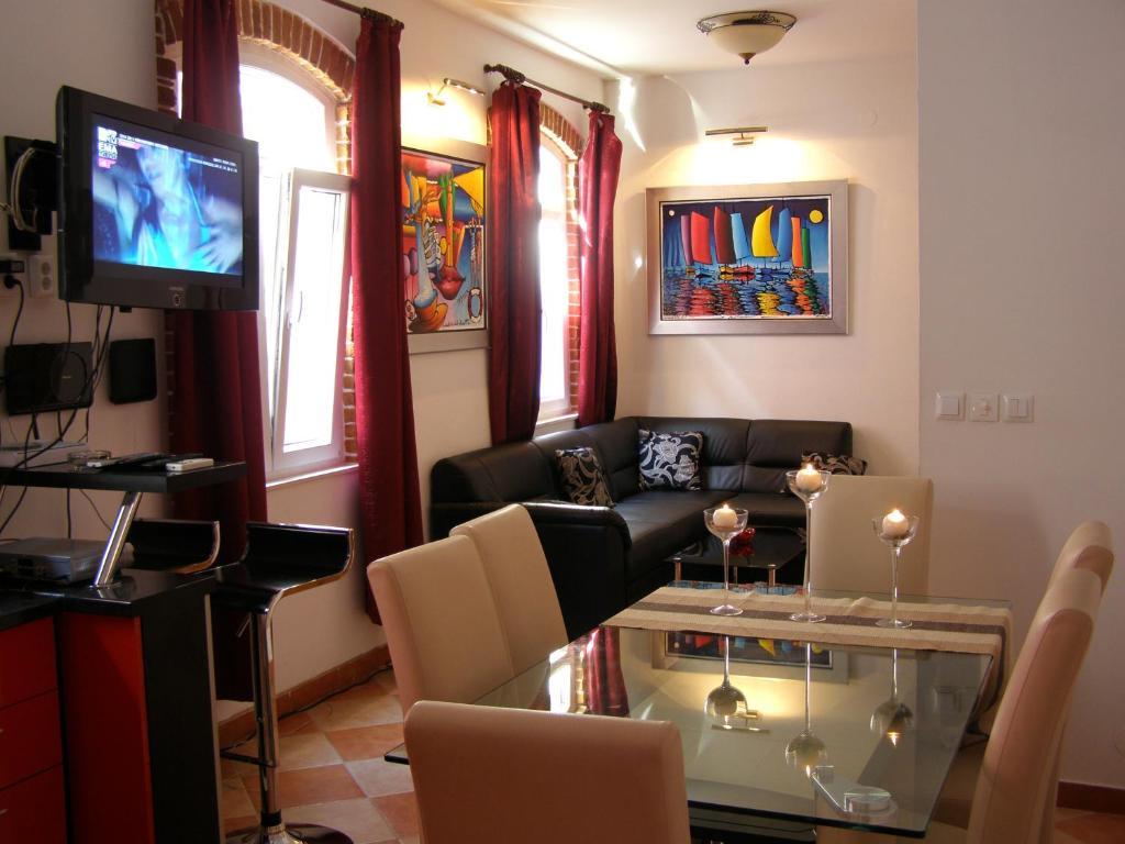 Artistic Apartment *